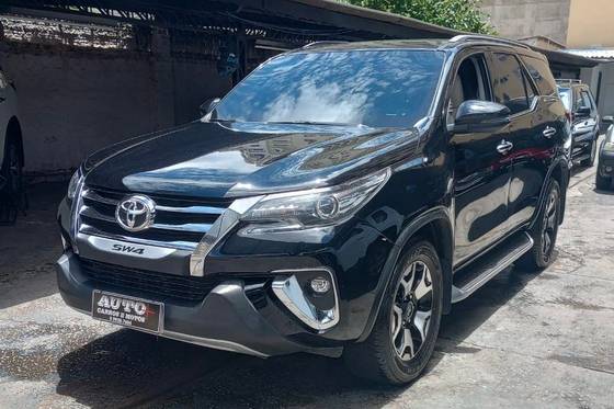 TOYOTA HILUX SW4 2019