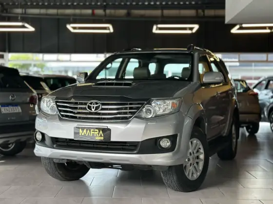 TOYOTA HILUX SW4 2015