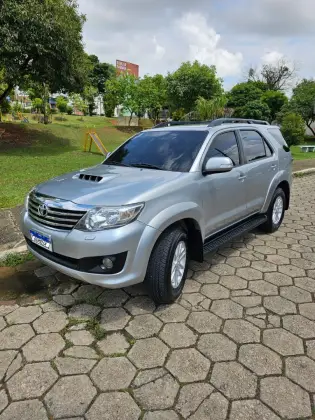 TOYOTA HILUX SW4 2015