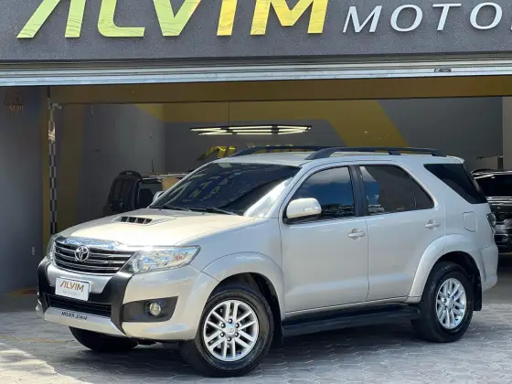 TOYOTA HILUX SW4 2013