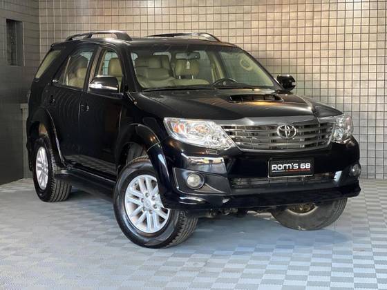 TOYOTA HILUX SW4 2015