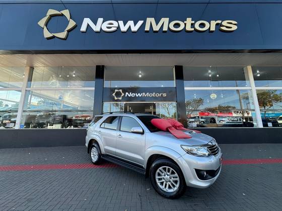 TOYOTA HILUX SW4 2013