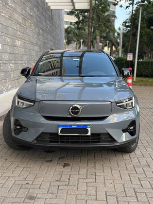 VOLVO XC40 2023