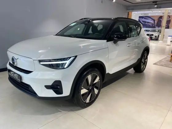 VOLVO XC40 2024