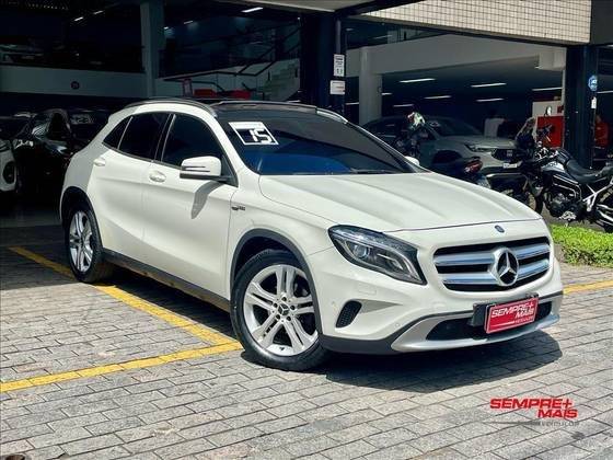 MERCEDES-BENZ GLA 200 2015