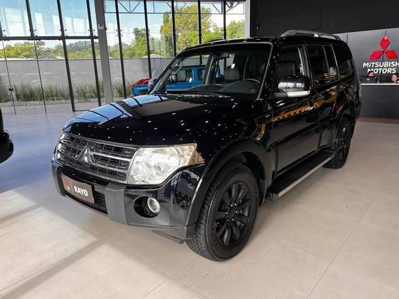 MITSUBISHI PAJERO FULL 2011