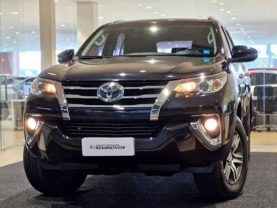 TOYOTA HILUX SW4 2019