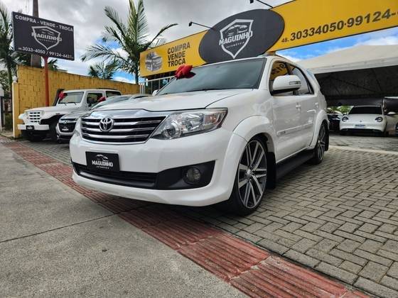 TOYOTA HILUX SW4 2015