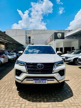 TOYOTA HILUX SW4 2021