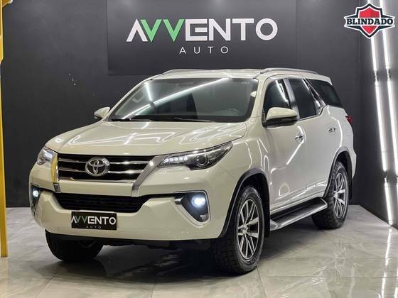 TOYOTA HILUX SW4 2019