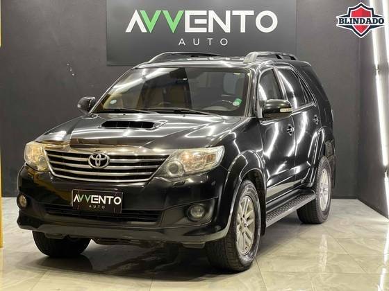 TOYOTA HILUX SW4 2014