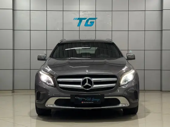 MERCEDES-BENZ GLA 200 2015