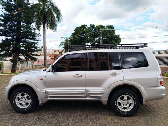MITSUBISHI PAJERO FULL 2002