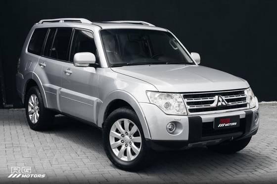 MITSUBISHI PAJERO FULL 2010