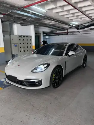 PORSCHE PANAMERA 2023