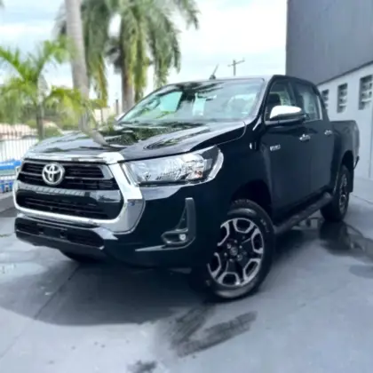 TOYOTA HILUX 2025