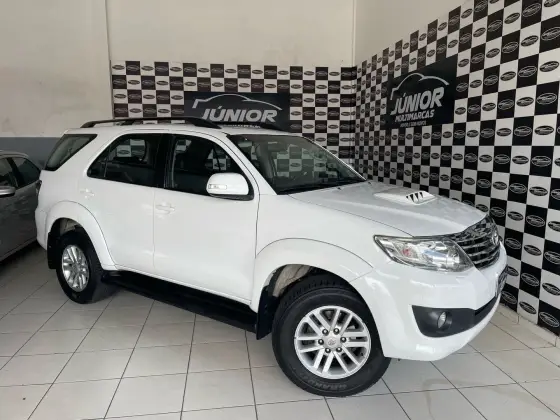 TOYOTA HILUX SW4 2015