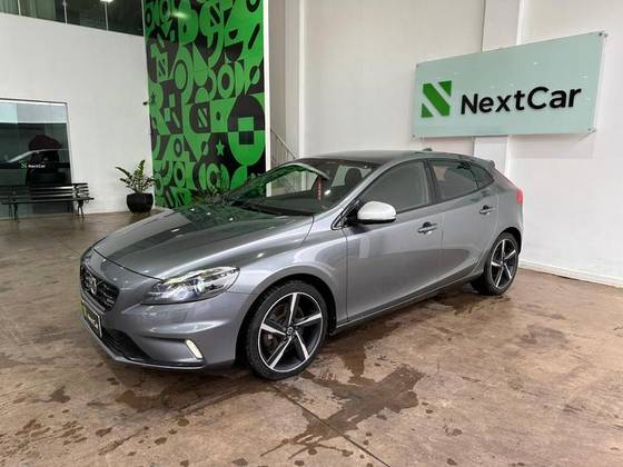 VOLVO V40 2015
