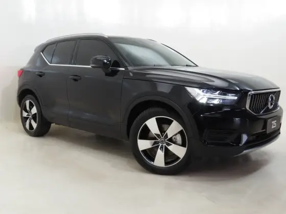 VOLVO XC40 2022