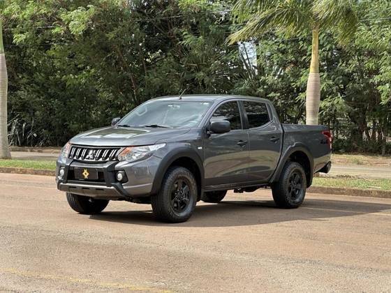 MITSUBISHI L200 TRITON 2023