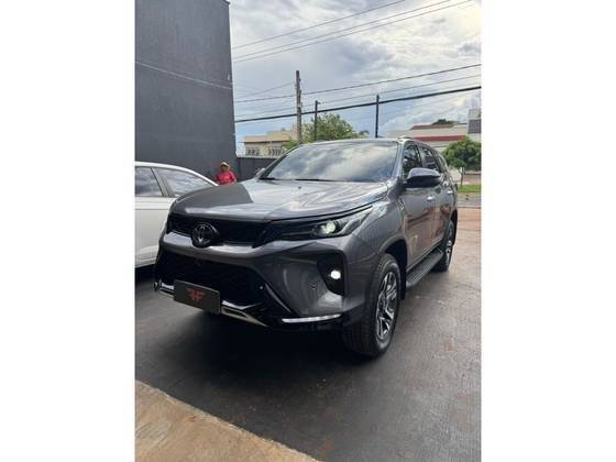 TOYOTA HILUX SW4 2024