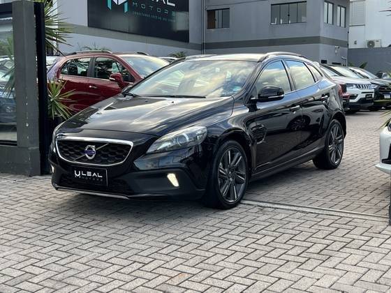 VOLVO V40 2016