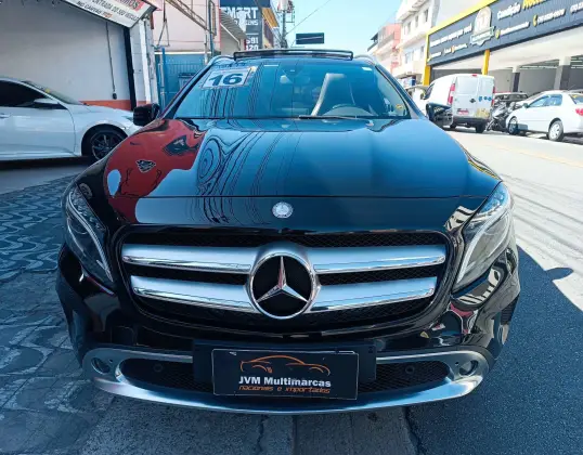 MERCEDES-BENZ GLA 200 2016