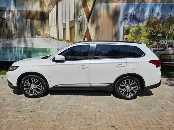 MITSUBISHI OUTLANDER 2016