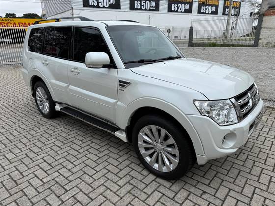 MITSUBISHI PAJERO FULL 2014