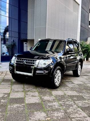 MITSUBISHI PAJERO FULL 2015