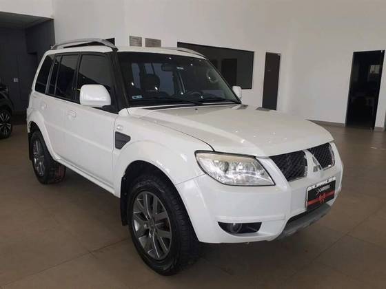 MITSUBISHI PAJERO TR4 2015