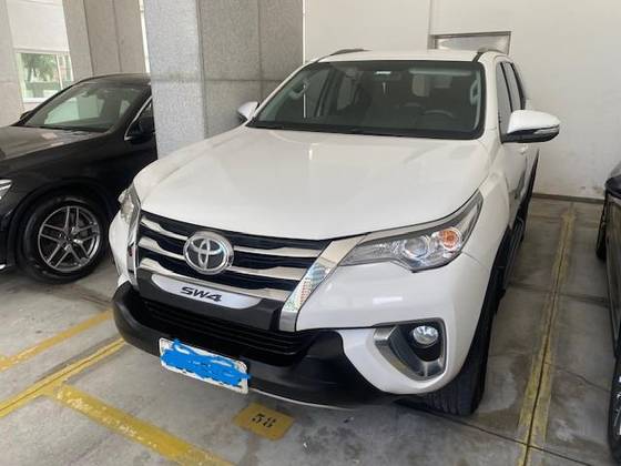 TOYOTA HILUX SW4 2017