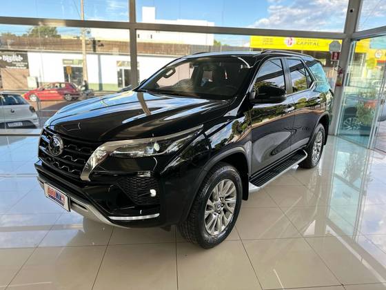 TOYOTA HILUX SW4 2022