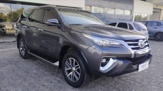 TOYOTA HILUX SW4 2020