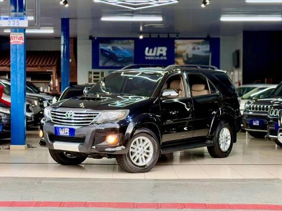 TOYOTA HILUX SW4 2013