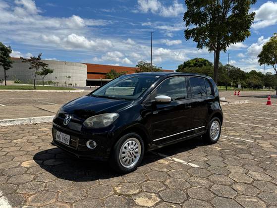 VOLKSWAGEN UP 2015