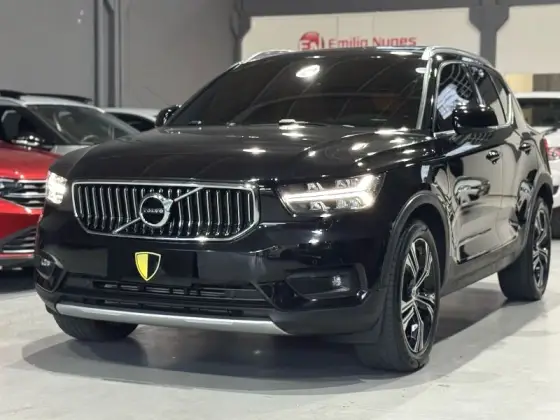 VOLVO XC40 2021