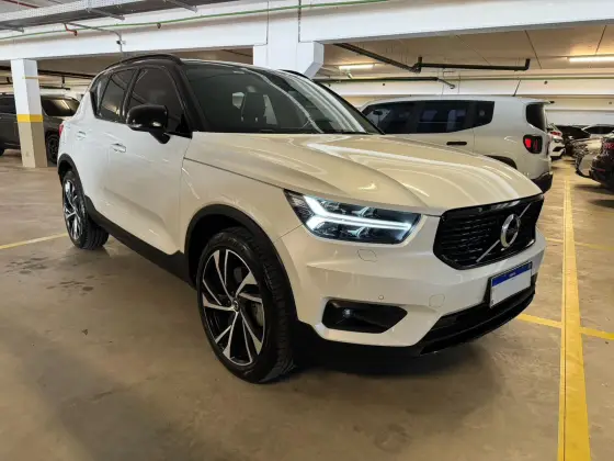 VOLVO XC40 2021