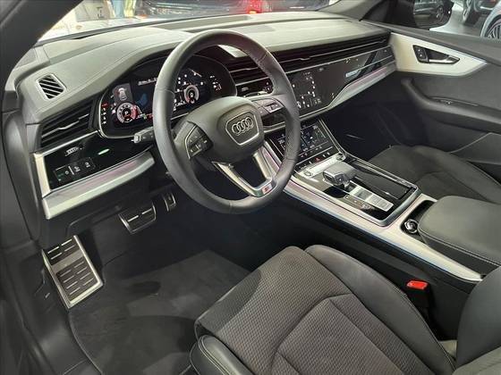 AUDI Q8 2023
