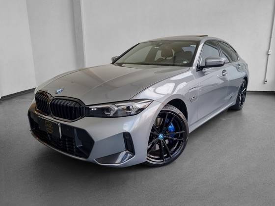 BMW 330e 2023