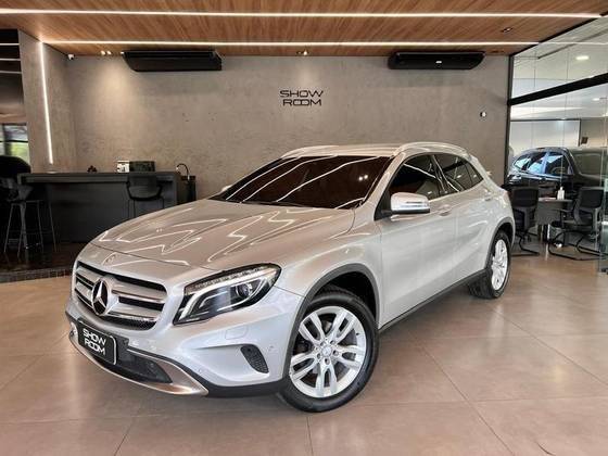 MERCEDES-BENZ GLA 200 2016