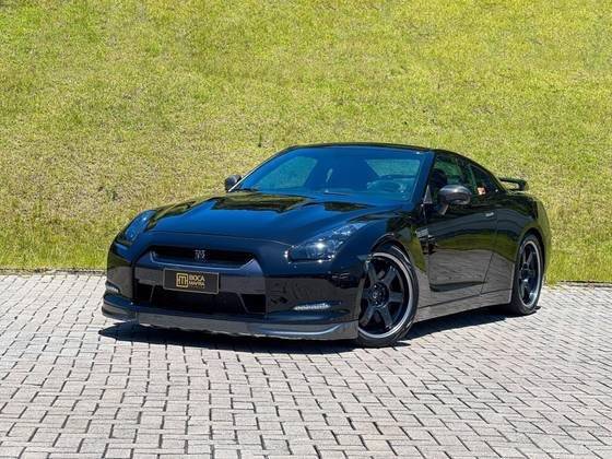 NISSAN GT-R 2011