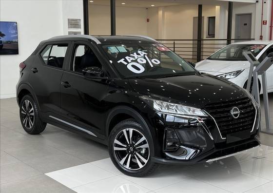 NISSAN KICKS PLAY 2025