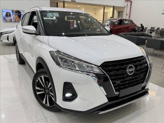 NISSAN KICKS PLAY 2025