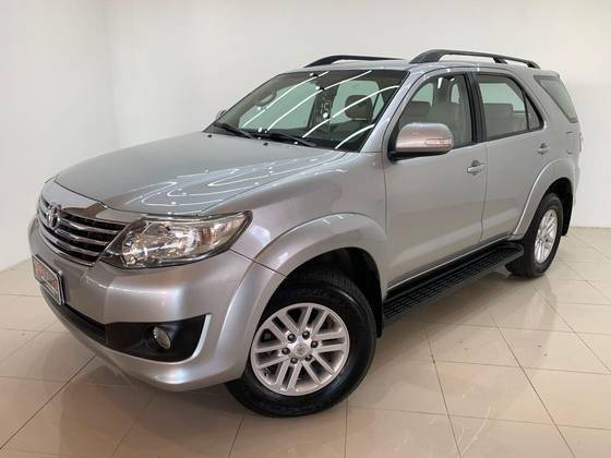 TOYOTA HILUX SW4 2015