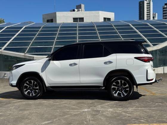 TOYOTA HILUX SW4 2017