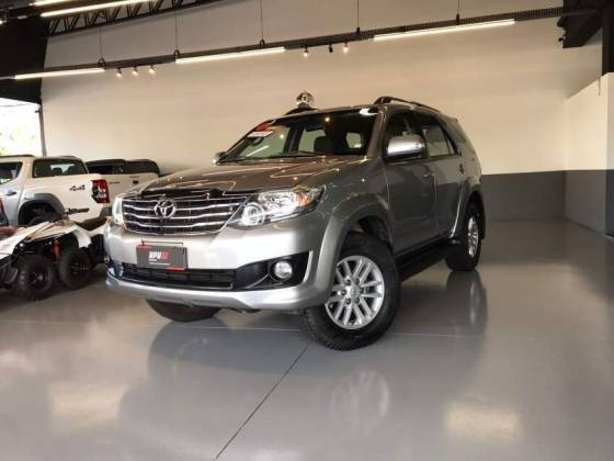 TOYOTA HILUX SW4 2015