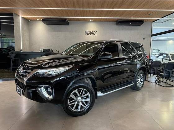 TOYOTA HILUX SW4 2019