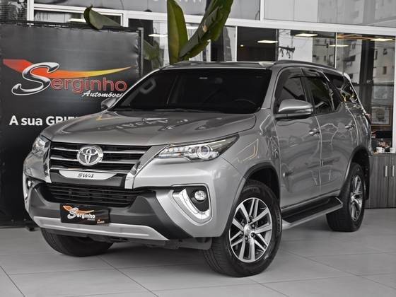 TOYOTA HILUX SW4 2018