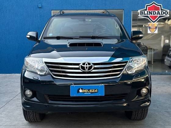 TOYOTA HILUX SW4 2015